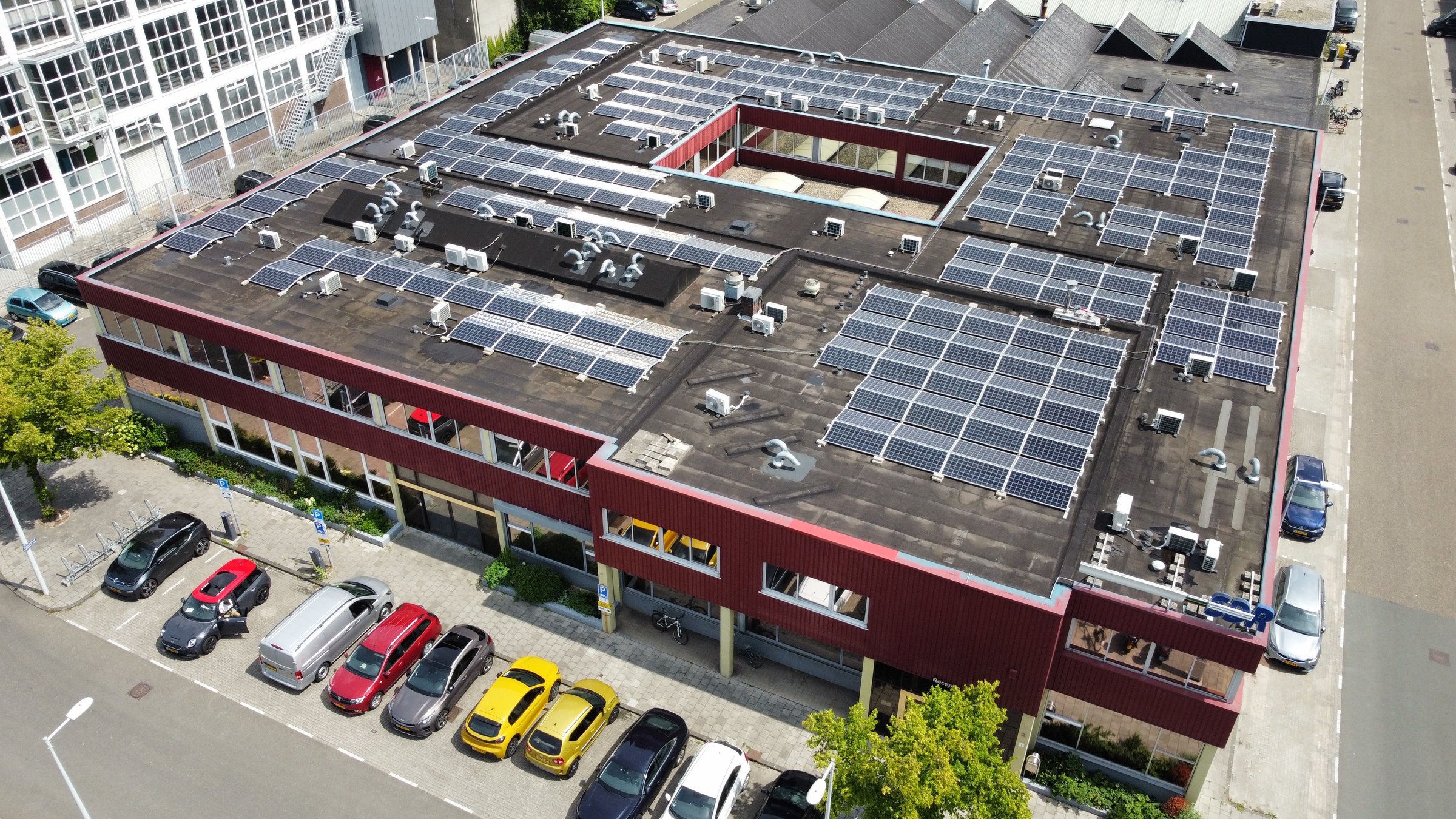 Zakelijke zonnepanelen op SDR Elektrotechniek BV